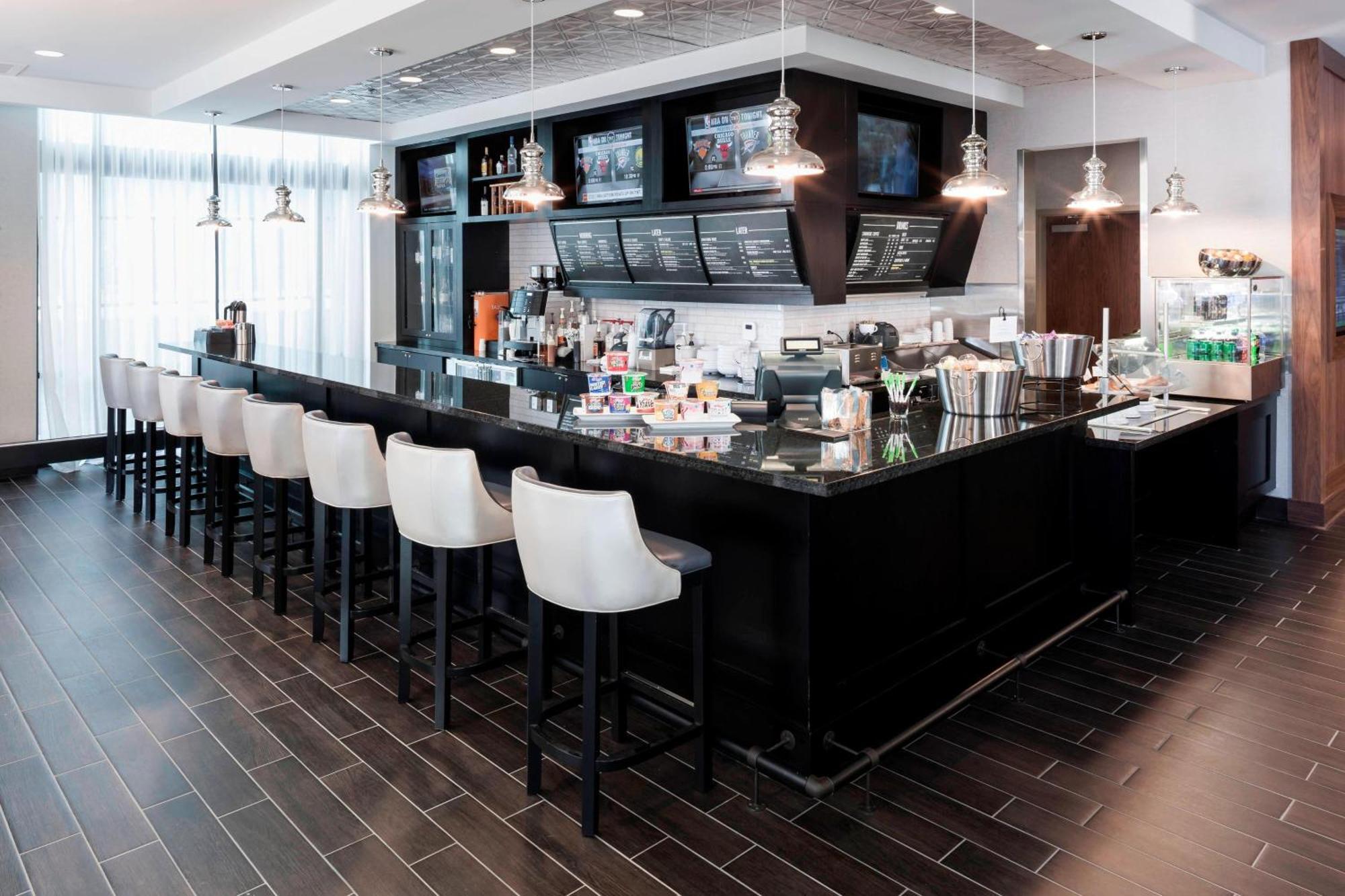 Courtyard By Marriott Richmond Downtown Hotel Ngoại thất bức ảnh