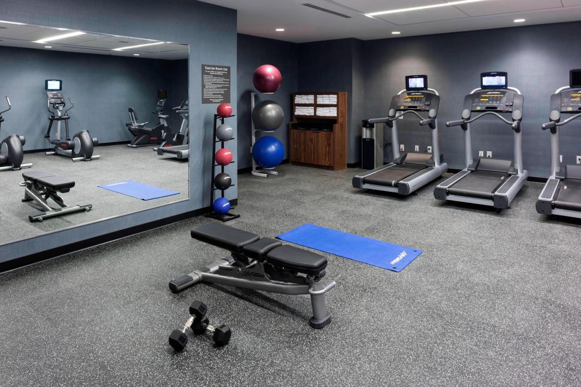Courtyard By Marriott Richmond Downtown Hotel Ngoại thất bức ảnh