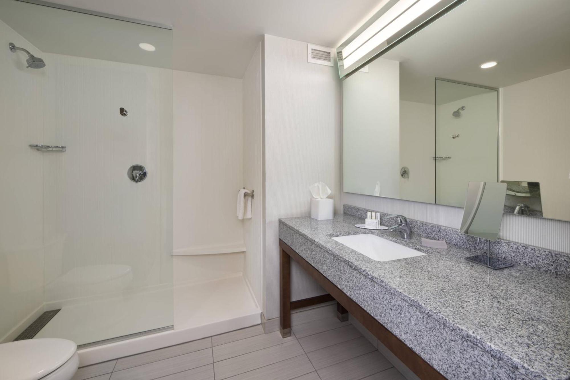 Courtyard By Marriott Richmond Downtown Hotel Ngoại thất bức ảnh