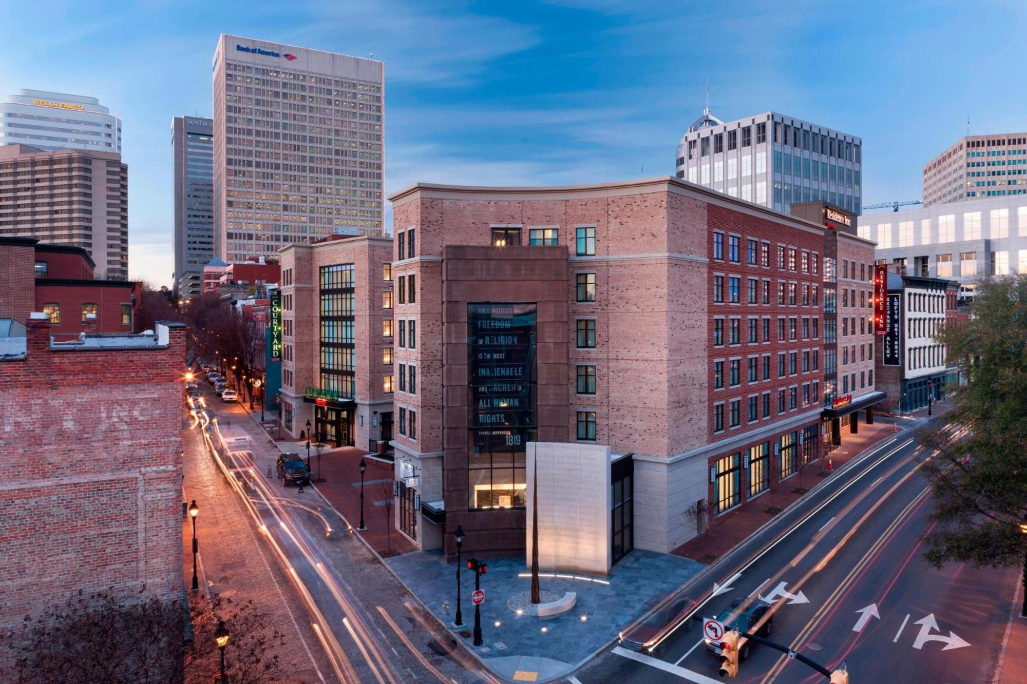 Courtyard By Marriott Richmond Downtown Hotel Ngoại thất bức ảnh